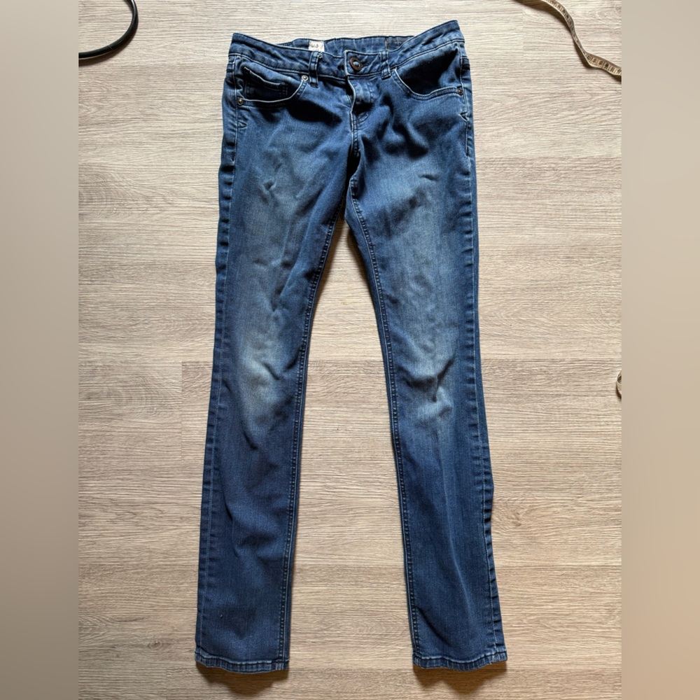 2/$30, 4/$50 Volcom Low-Rise Skinny Jeans, Size 3